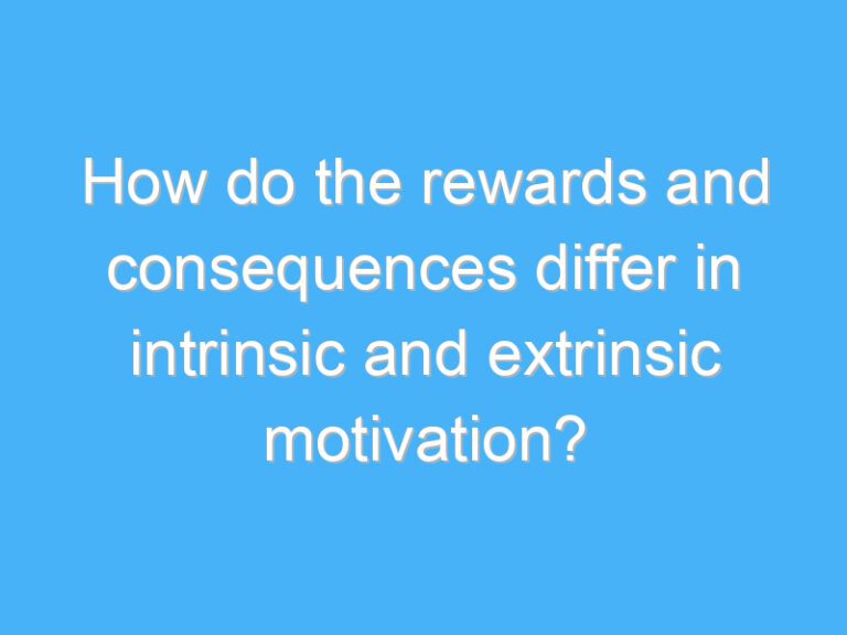 How do the rewards and consequences differ in intrinsic and extrinsic motivation?
